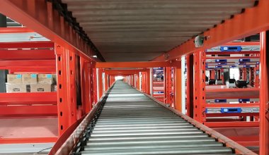 輥筒輸送機：高效物流輸送的得力助手